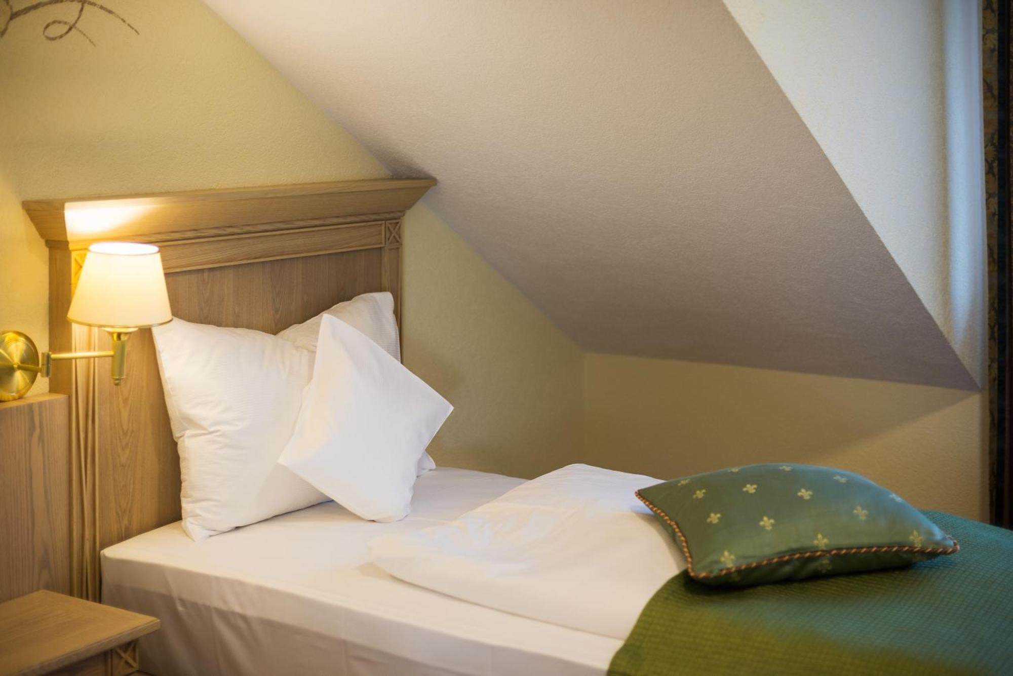 Hotel Rebstock Baden-Baden Room photo